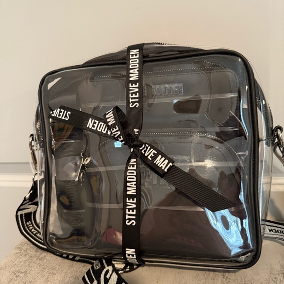 Steven Madden 4 Piece Set - Picture 2 of 3